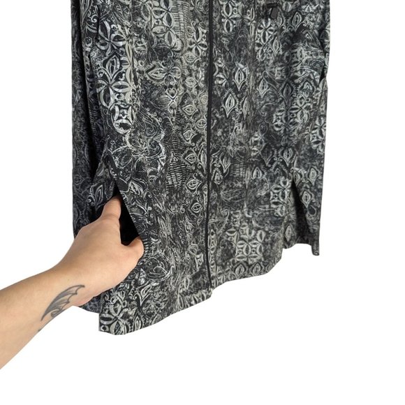 WEEKENDS BY CHICO'S long sleeve zippered front gray lightweight jacket sz 2 sz 1 - Picture 7 of 10